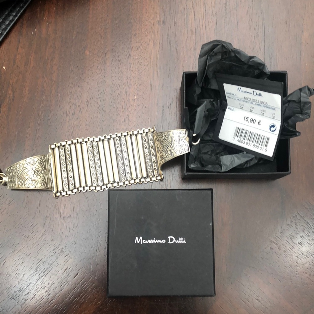 Ladies missimo ditto engraved metal bracelet with box and tags